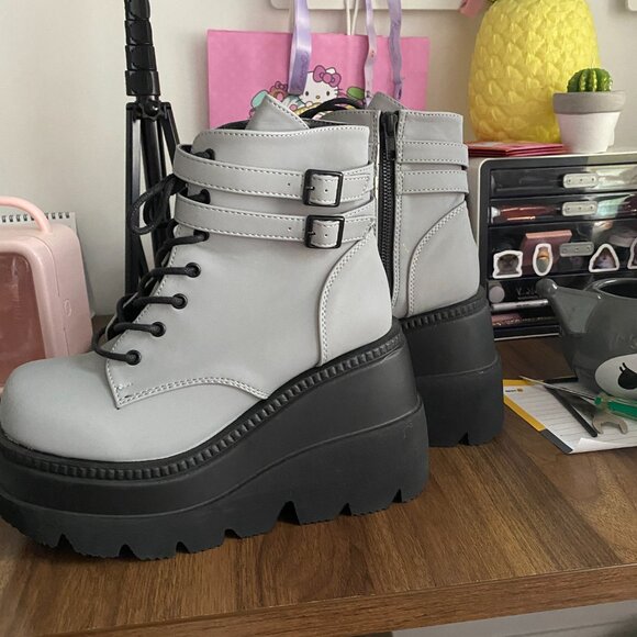 Demonia Platform Boot Reflective Grey - Size 8 - Shaker-52 - Picture 3 of 5